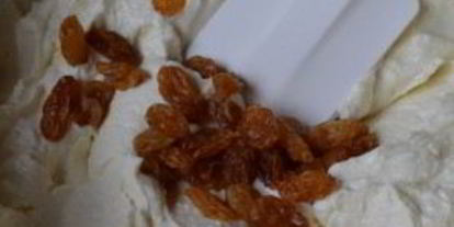 Шаг 7: пасхи из творога с изюмом