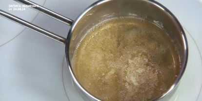 Шаг 1: миндального бисквита под ягодным суфле