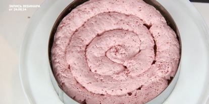 Шаг 6: миндального бисквита под ягодным суфле