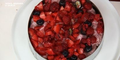 Шаг 7: миндального бисквита под ягодным суфле