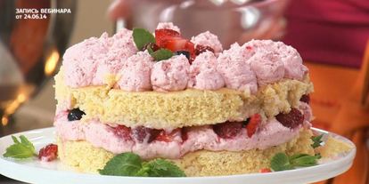 Шаг 9: миндального бисквита под ягодным суфле