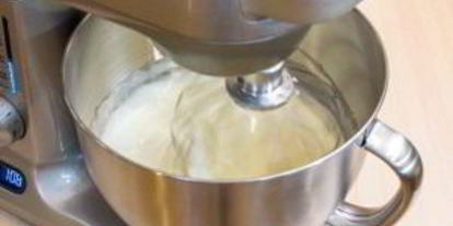 Шаг 2: шоколадного рулета с банановым суфле и грецкими орехами