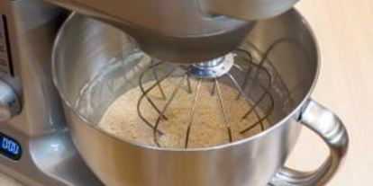 Шаг 3: шоколадного рулета с банановым суфле и грецкими орехами