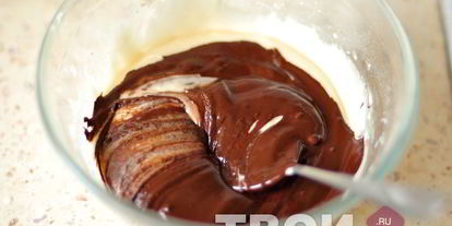 Шаг 1: торта-суфле с клубникой и бананами