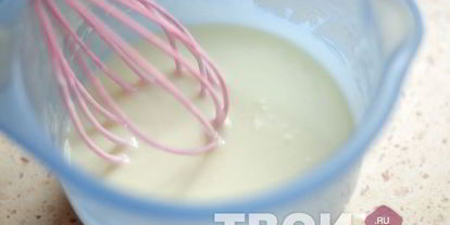 Шаг 3: торта-суфле с клубникой и бананами