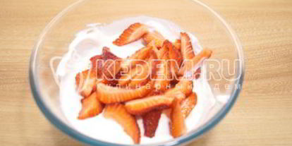 Шаг 3: творожного десерта с клубникой милано