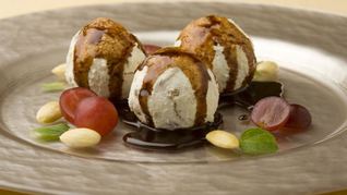 Рецепт Творожных шариков с шоколадным соусом