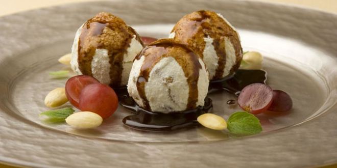 Рецепт Творожных шариков с шоколадным соусом