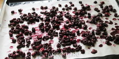 Шаг 11: вяленой вишни в духовке