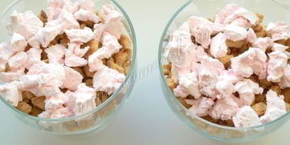 Шаг 2: клубничного десерта с зефиром