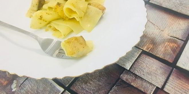 Рецепт бесбармачной лапши с рыбой в соусе песто