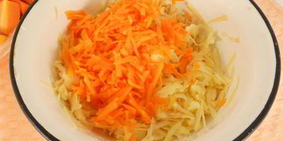 Шаг 1: драников из картофеля и тыквы с курицей