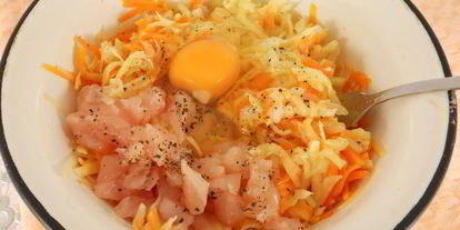 Шаг 2: драников из картофеля и тыквы с курицей