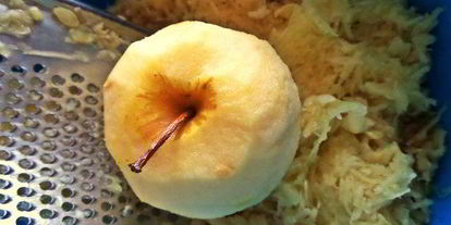 Шаг 3: драников из картофеля, кабачка и яблока