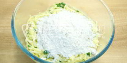 Шаг 3: драников картофельных с зеленым луком