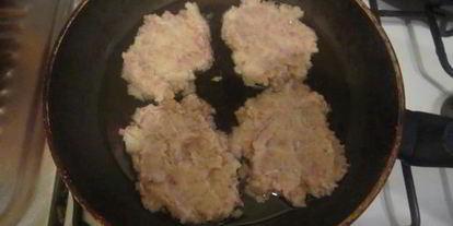 Шаг 2: драников с фаршем