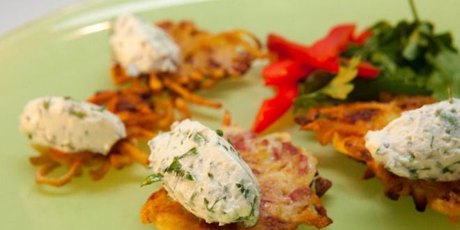 Рецепт драников с колбасой и сырной пастой