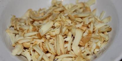 Шаг 1: драников с копченым сыром и луком