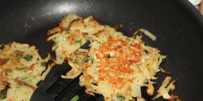 Шаг 4: драников с копченым сыром и луком