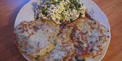 Шаг 5: драников с селедочным салатом