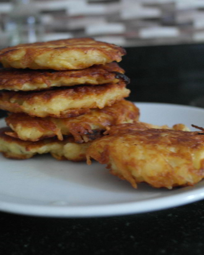 Рецепт драников с сыром и чесноком