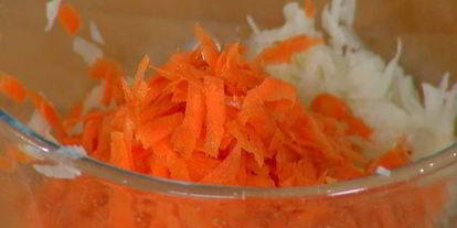 Шаг 1: хрустящих драников с помидорами и маринованным луком