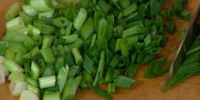 Шаг 2: хрустящих драников с помидорами и маринованным луком