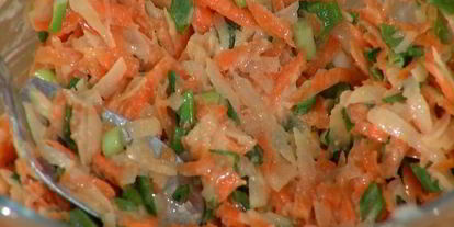 Шаг 3: хрустящих драников с помидорами и маринованным луком