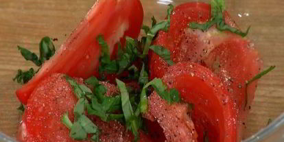 Шаг 7: хрустящих драников с помидорами и маринованным луком