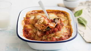 Рецепт Блинов-каннеллонь с фрикадельками, шпинатом и сыром