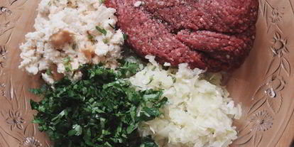 Шаг 1: фрикаделек на шпажке с томатным соусом