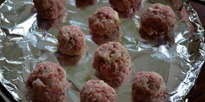 Шаг 1: фрикаделек по-строгановски