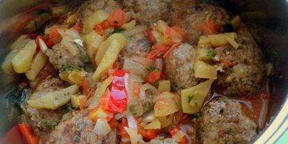 Шаг 8: фрикаделек с базиликом и овощами