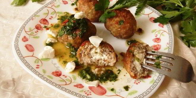 Рецепт фрикаделек с фетой и соусом чимичурри