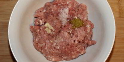 Шаг 1: фрикаделек с картофелем в горшочках