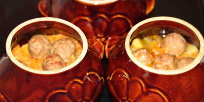 Шаг 9: фрикаделек с картофелем в горшочках