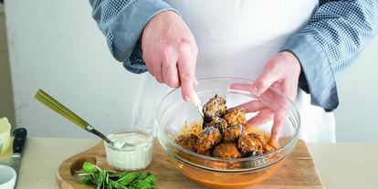 Шаг 3: фрикаделек с огуречным салатом