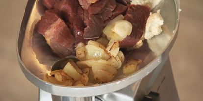 Шаг 2: фрикаделек в брусничном соусе