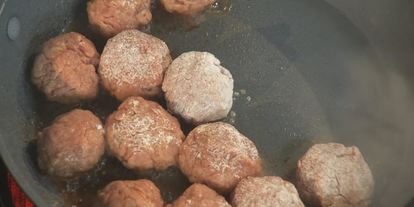 Шаг 5: фрикаделек в брусничном соусе