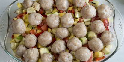 Шаг 7: фрикаделек в духовке с овощами