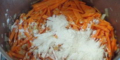 Шаг 3: фрикаделек в луково-морковном соусе по-мадридски