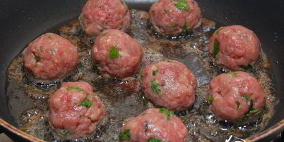 Шаг 3: фрикаделек в томатном соусе