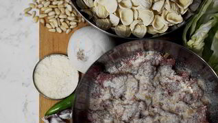 Рецепт Изысканных ореккьете с фрикадельками, листовой капустой и кедровыми орешками