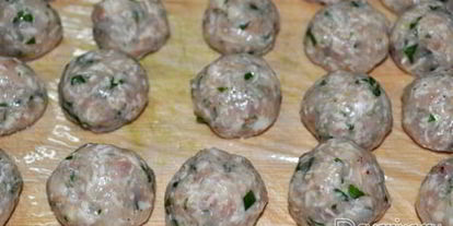 Шаг 1: куриных фрикаделек с сыром в сливочном соусе