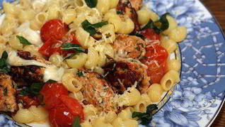 Рецепт Макарон с фрикадельками и моцареллой