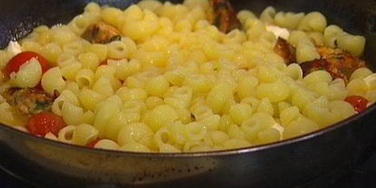 Шаг 8: макарон с фрикадельками и моцареллой