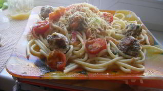 Рецепт Пасты с фрикадельками в сливочно-томатном соусе