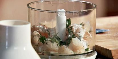 Шаг 1: спагетти с фрикадельками из трески