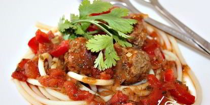 Шаг 4: спагетти с фрикадельками sugo