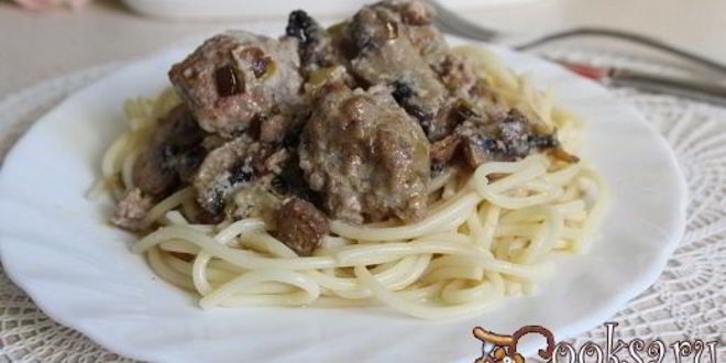 Рецепт Спагетти с фрикадельками в сметанно-грибном соусе